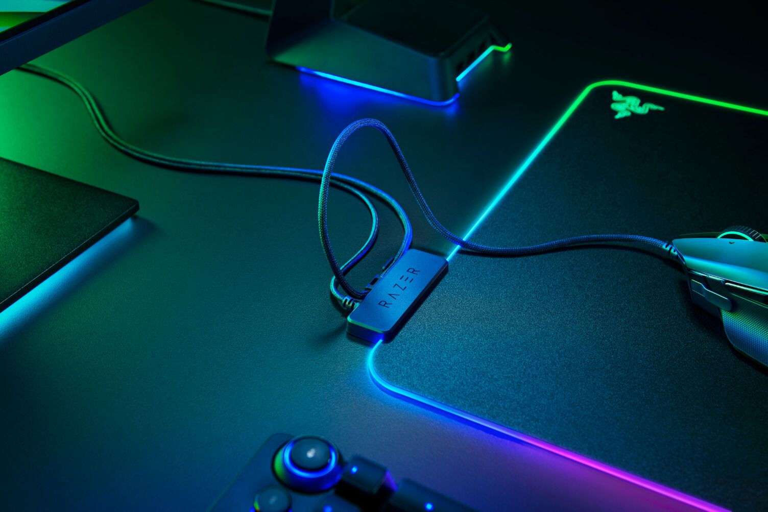 Un enganche sujetará nuestro ratón y su cable para evitar molestias. Razer Firefly V2