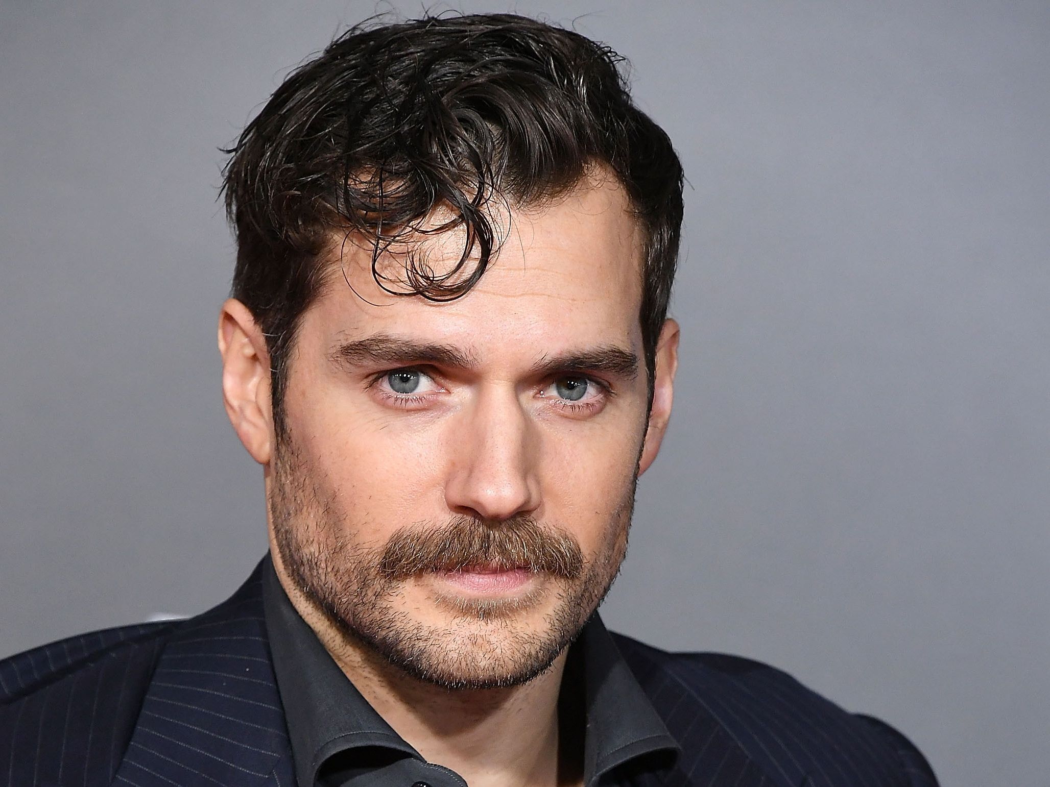 Henry Cavill como Geralt